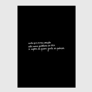 Prateleira do Ikea clara não