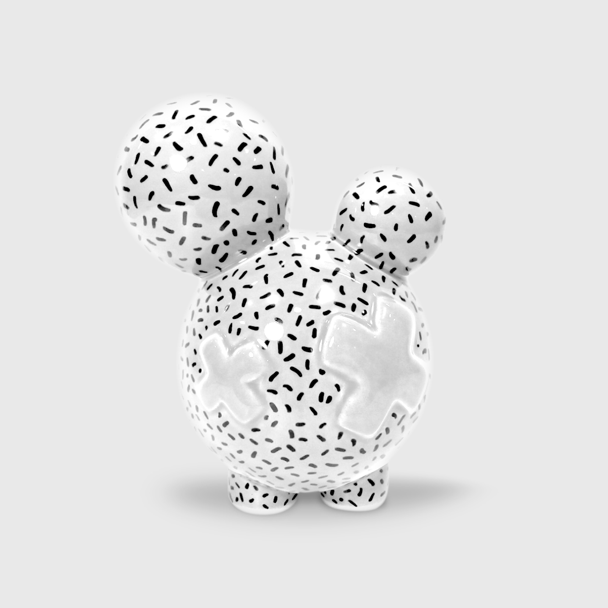 dashed-pussy-rat-branco-ricardo-milne-apaixonarte-4 black and white ceramic creature by ricardo milne