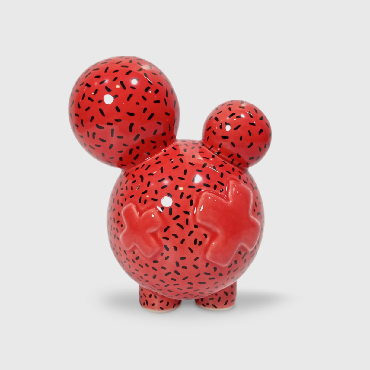 dashed-pussy-rat-vermelhoricardo-milne-apaixonarte-4 black and red ceramic creature by ricardo milne