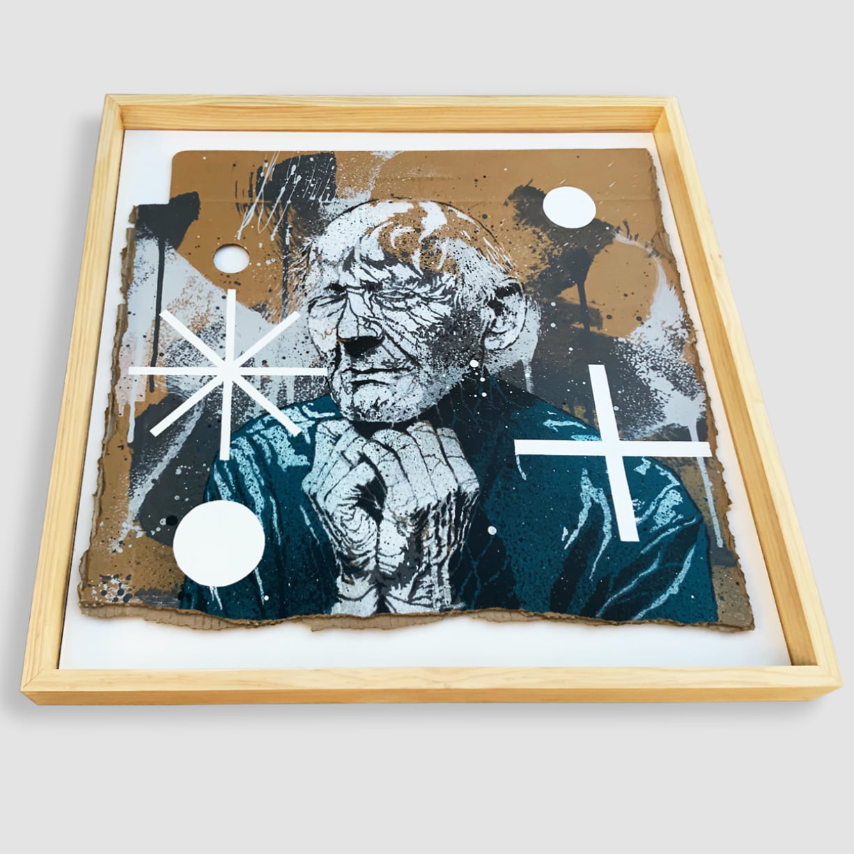 isolation-series-8-samina-apaixonarte-5 cardboard pray