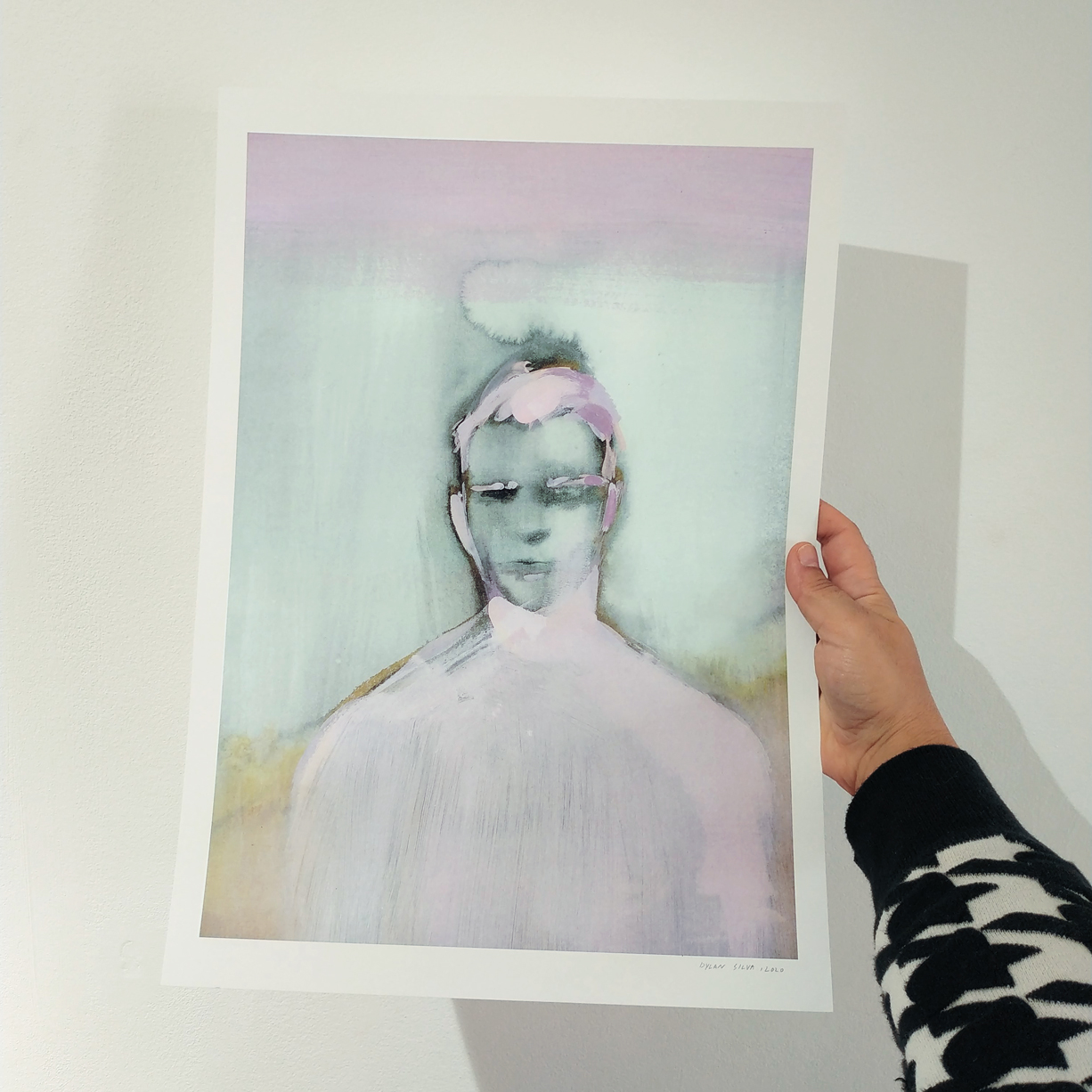 mau-dylan-silva-apaixonarte-3 holding print watercolor