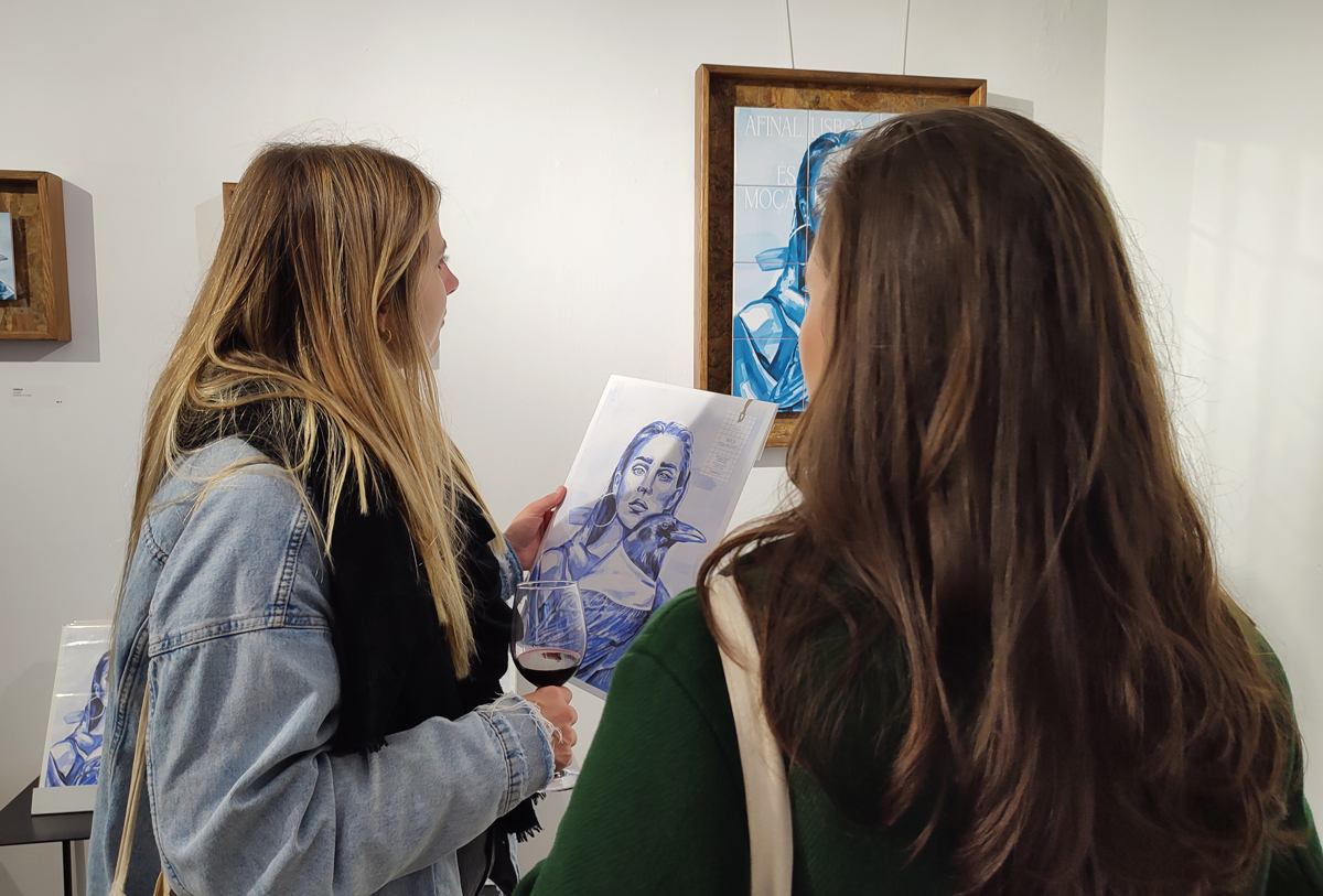 opening art exhibition moça sem pranto by marita at apaixonarte gallery