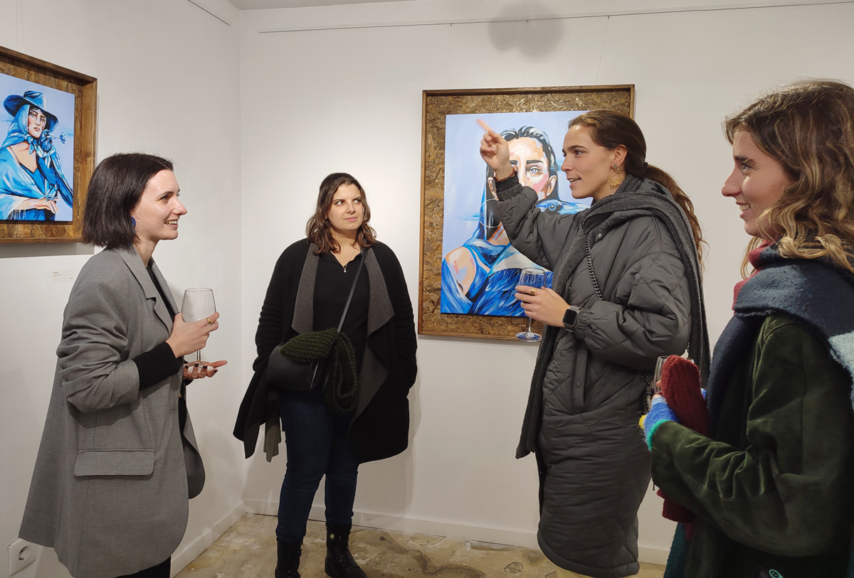 opening art exhibition moça sem pranto by marita at apaixonarte gallery