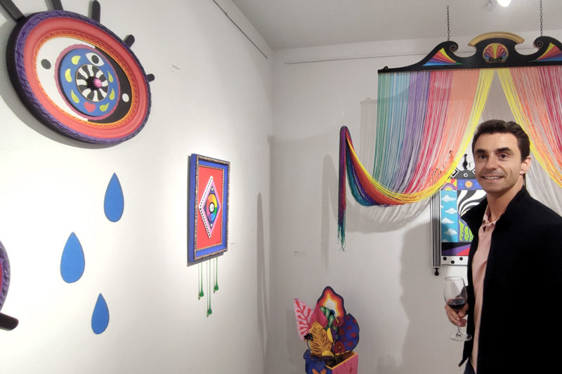 Visitants on an art show opening at apaixonarte gallery