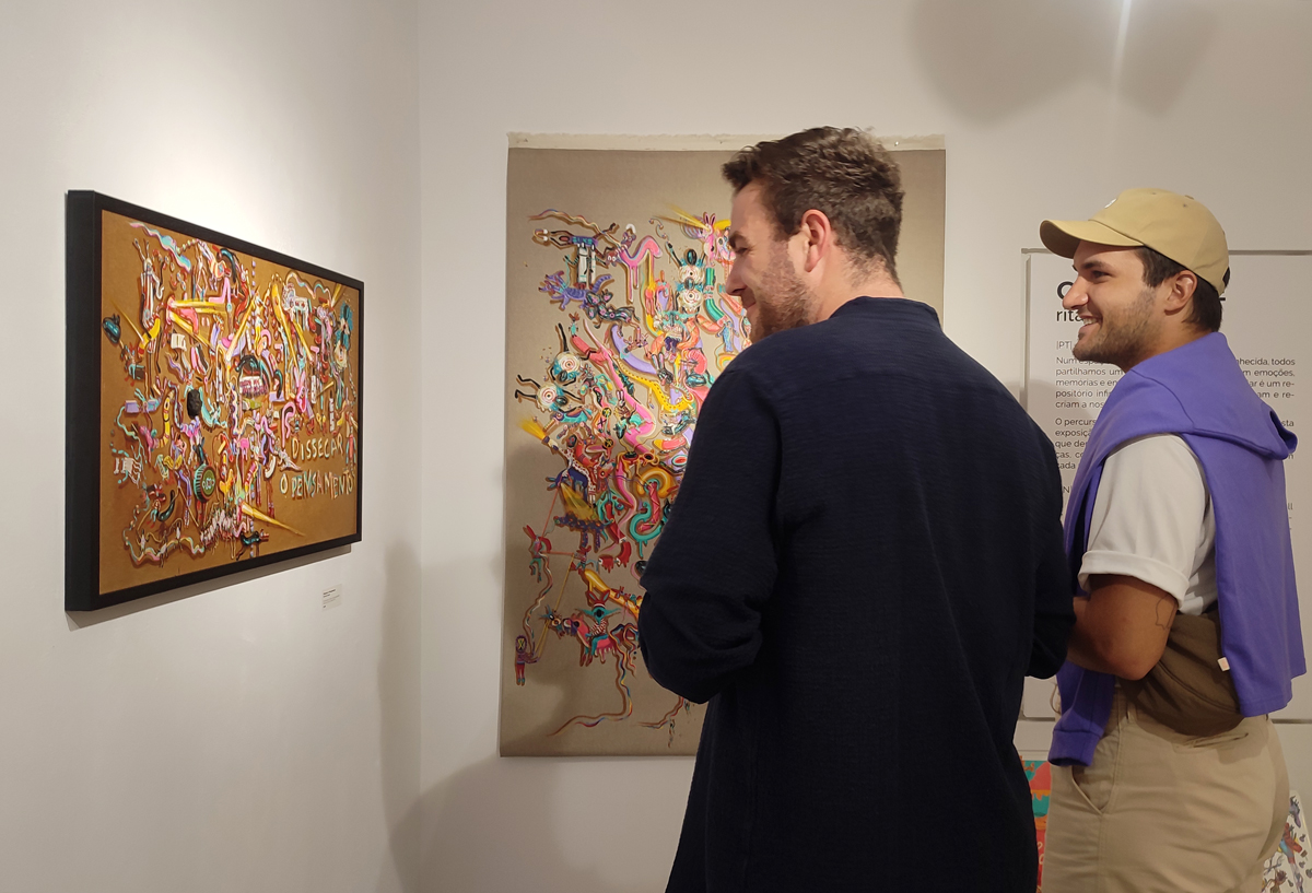 opening of Rita Ravascos's art exhibition at Apaixonarte gallery