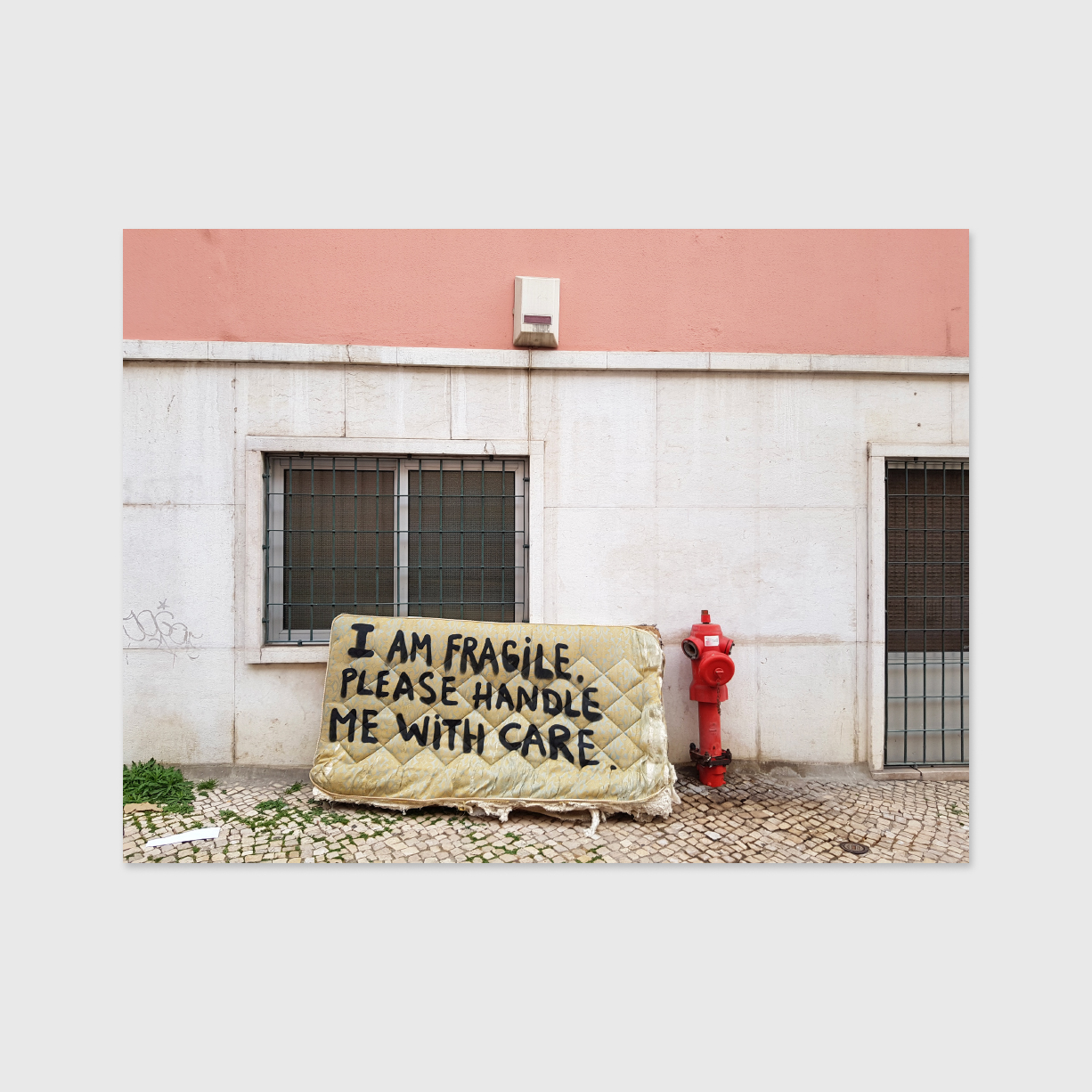 i-am-fragile-dear--anushka-apaixonarte-01 Photo by Dear Anushka of tagged mattress.