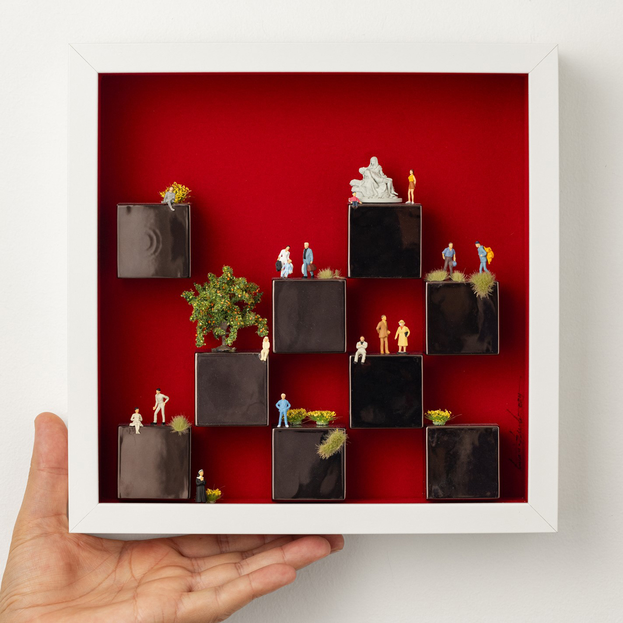 368-Apaixonarte-António-Azevedo-02 Composition constructed with several materials and architectural model figures by António Azevedo