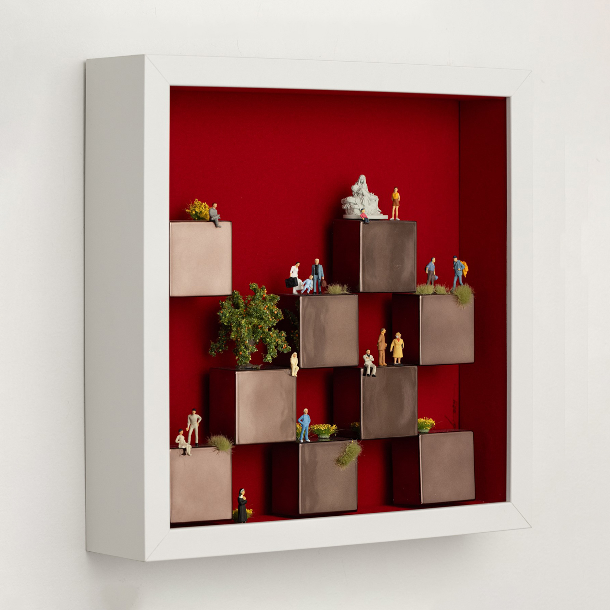 368-Apaixonarte-António-Azevedo-03 Composition constructed with several materials and architectural model figures.